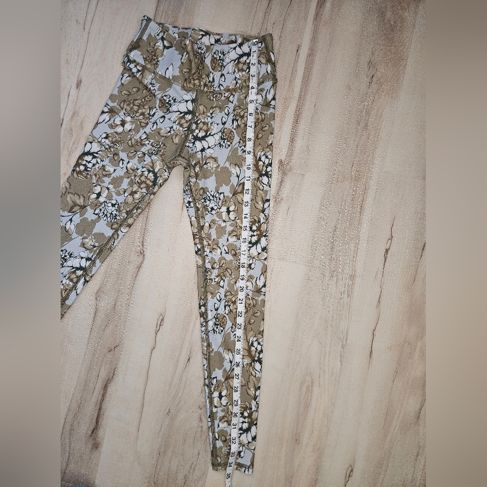 Savvi Indi Leggings – Estimated Women's Size Medium – Sketchy Floral - Picture 2 of 5